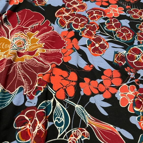 Lularoe perfect T - Picture 5 of 5